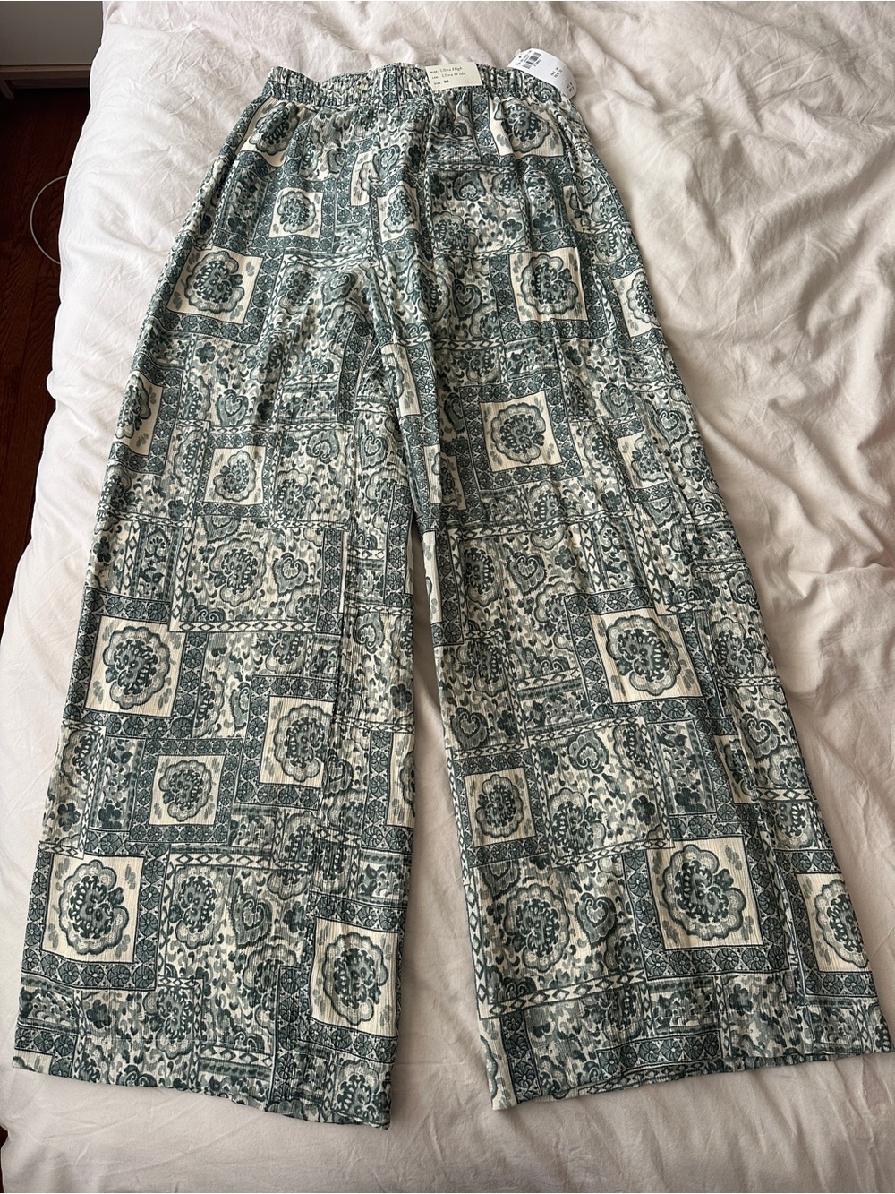 Abercrombie & Fitch Sage Green Printed Wide Leg Pants - Picture 2 of 4